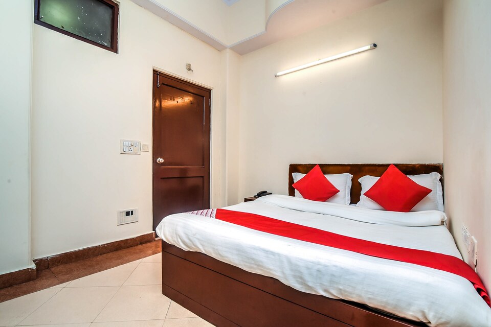 OYO 19118 Pavitri Guest House, Godowlia, Varanasi