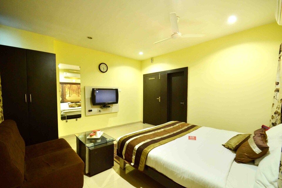 OYO 2933 Hotel Muskan Palace, Main Market Ujjain, Ujjain