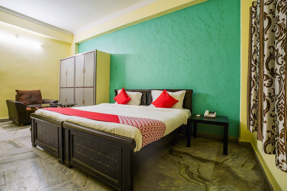 OYO V G Guest House Near Shilparamam, Madhapur, Hyderabad