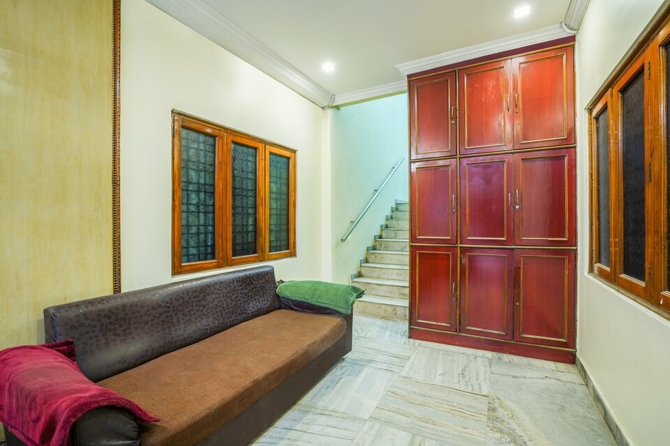 OYO V G Guest House Near Shilparamam, Madhapur, Hyderabad