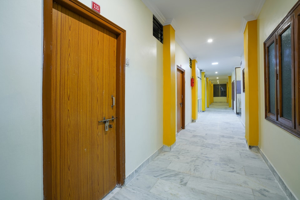 OYO V G Guest House Near Shilparamam, Madhapur, Hyderabad