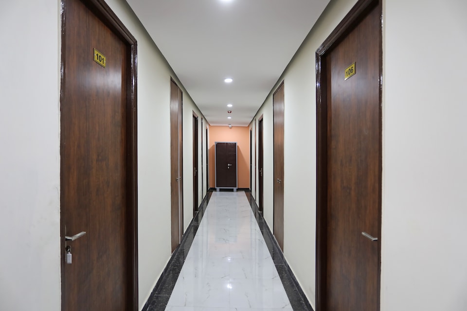 OYO 19122 Mastana Palace, Sigra, Varanasi