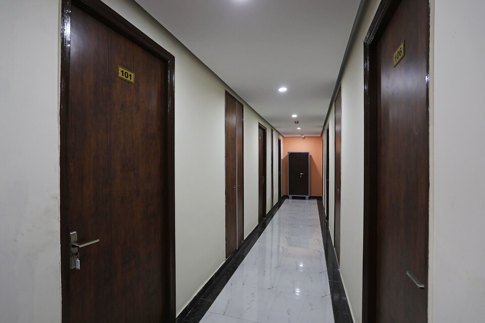 OYO 19122 Mastana Palace, Sigra, Varanasi