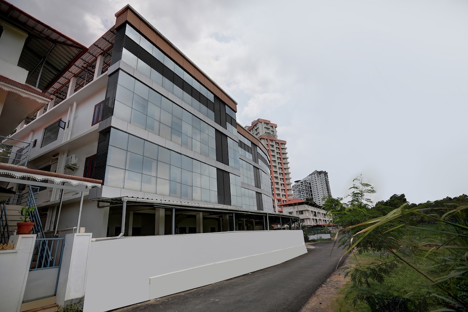 OYO Home 19167 Modern 2 BHK Kakkanad, Kakkanad Kochi, Kochi