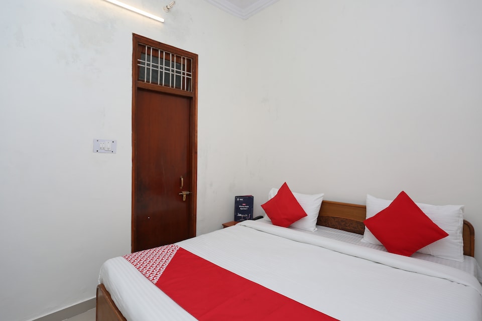 OYO Hotel Loknath Inn Near Munshi Pulia Metro Station, New High Court Lucknow, Lucknow