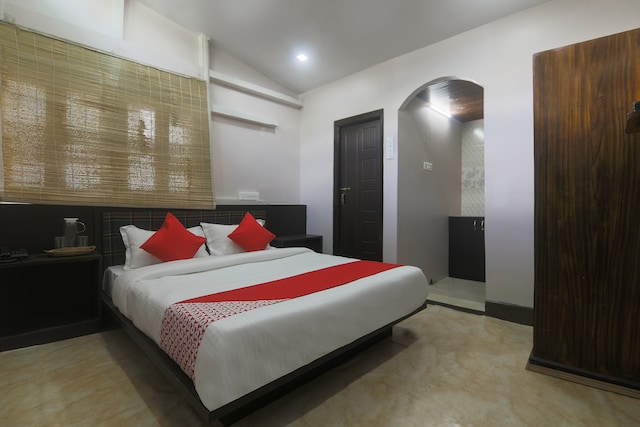 OYO 19292 55 Pillars House Saver