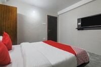 OYO 19292 55 Pillars House Saver