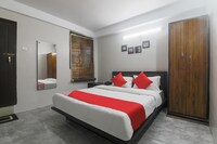 OYO 19292 55 Pillars House Saver