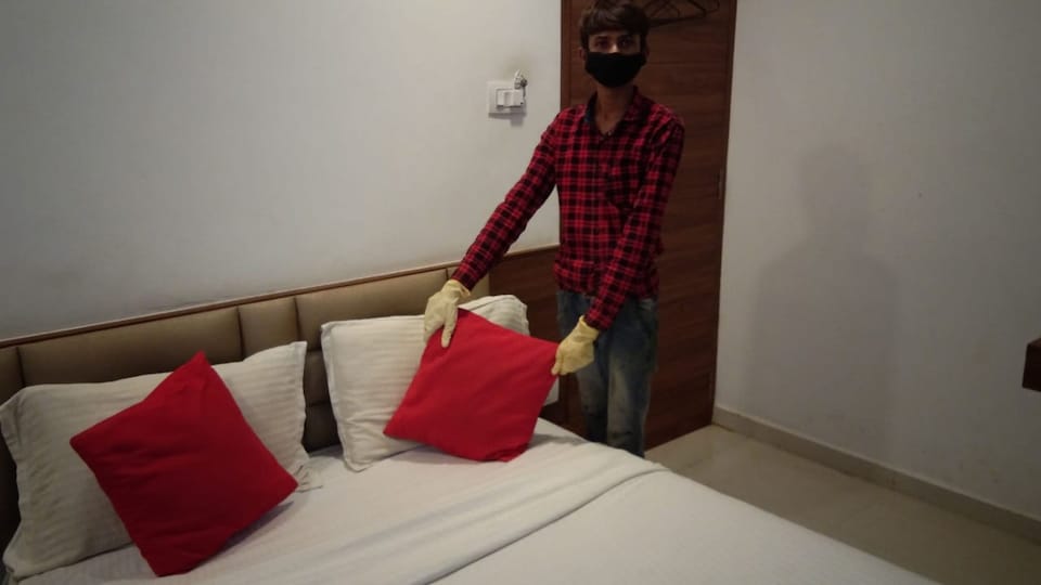 OYO 19303 Hotel Sungold, Chandkheda Ahmedabad, Ahmedabad