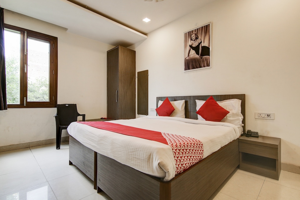 Collection O 19326 Pitampura Metro Station, Pitampura - Rohini Delhi, Delhi