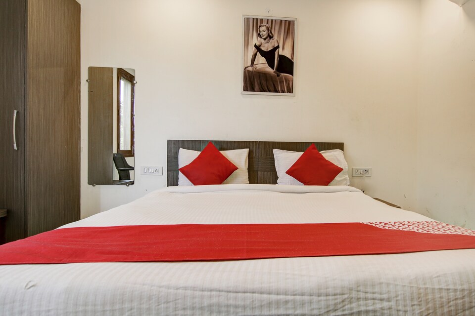 Collection O 19326 Pitampura Metro Station, Pitampura - Rohini Delhi, Delhi