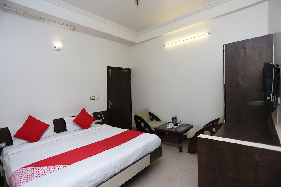 OYO Flagship 19334 Shanta Inn Charbagh, Charbagh Lucknow, Lucknow