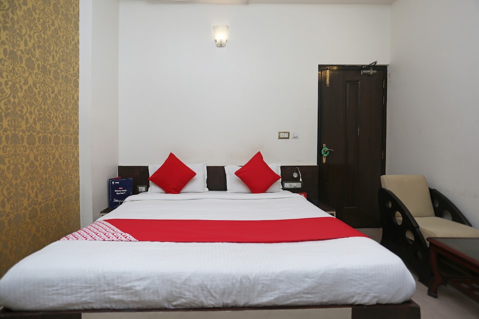 OYO Flagship 19334 Shanta Inn Charbagh, Charbagh Lucknow, Lucknow