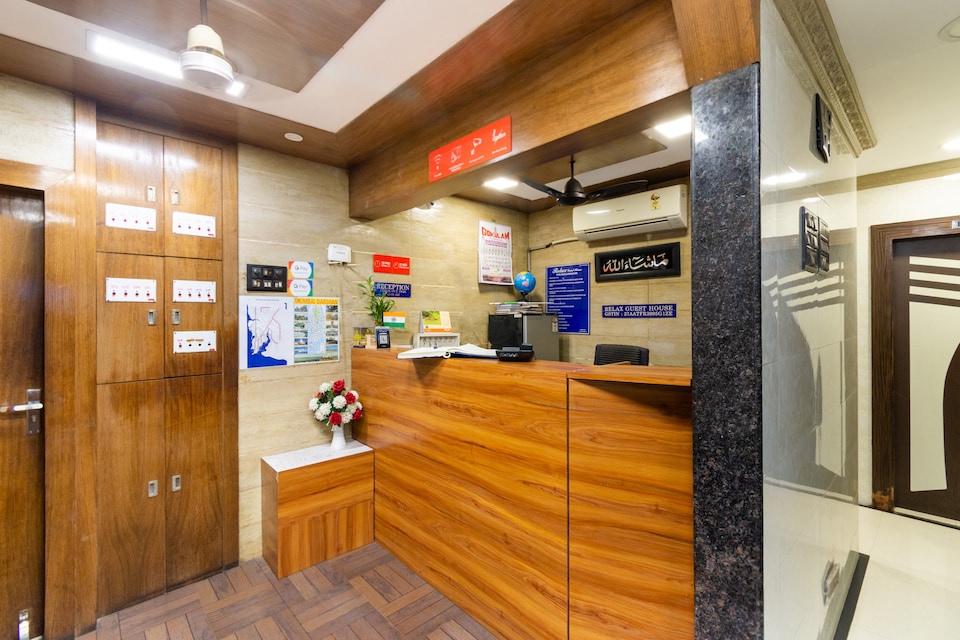 OYO Relax Guest House Near Marine drive beach, Mumbai CST-Churchgate-Colaba, Mumbai