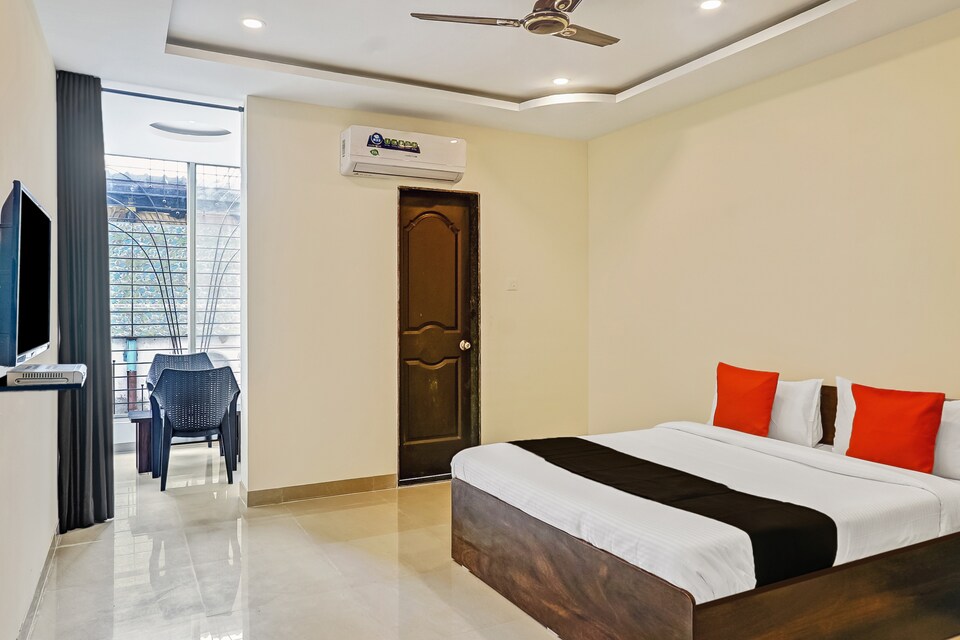 Capital O 19363 United Star Hotel, Pune Camp, Pune