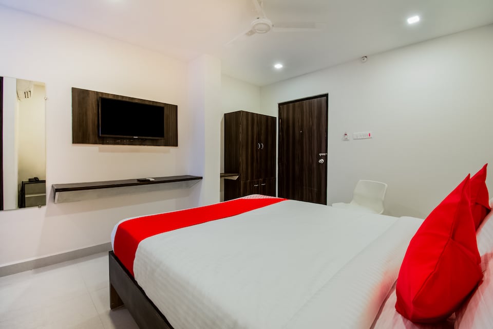 OYO 19364 Hotel H, Mahanadu Extension VIjayawada-II, Vijayawada