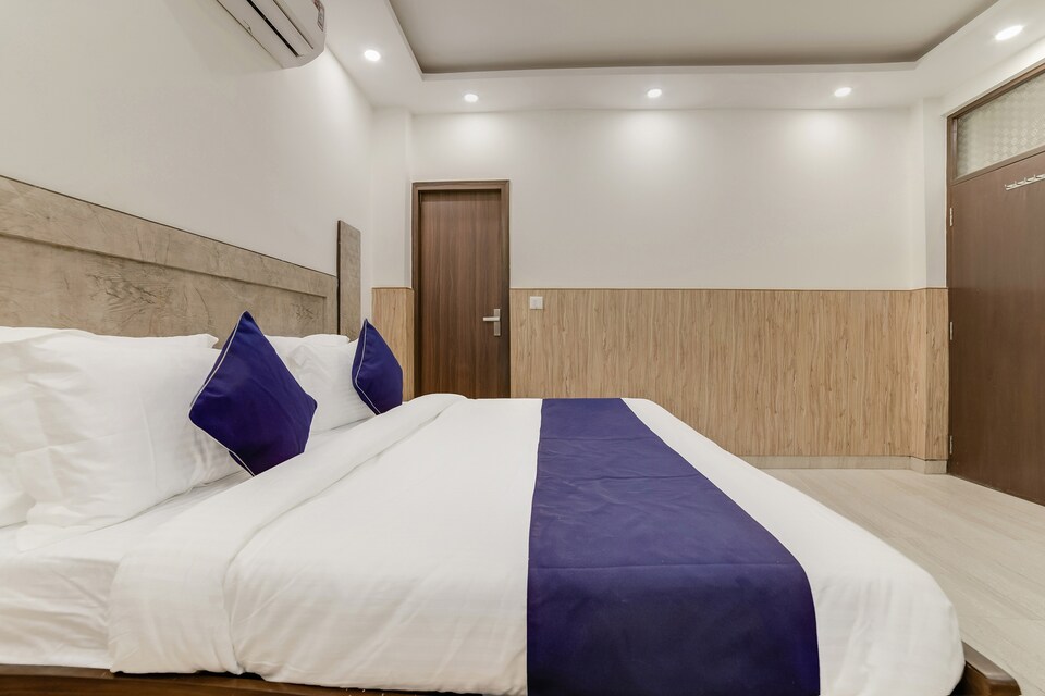 OYO SilverKey 19389 Divine Inn Rajouri Garden, Rajouri Garden Delhi, Delhi