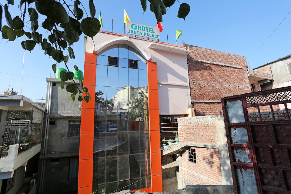 OYO 19406 Hotel Janta Palace, Almora, Almora