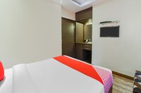 OYO Cedar Court Near Lotus Temple