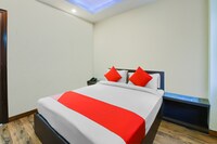 OYO Cedar Court Near Lotus Temple