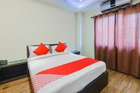 OYO Cedar Court Near Lotus Temple