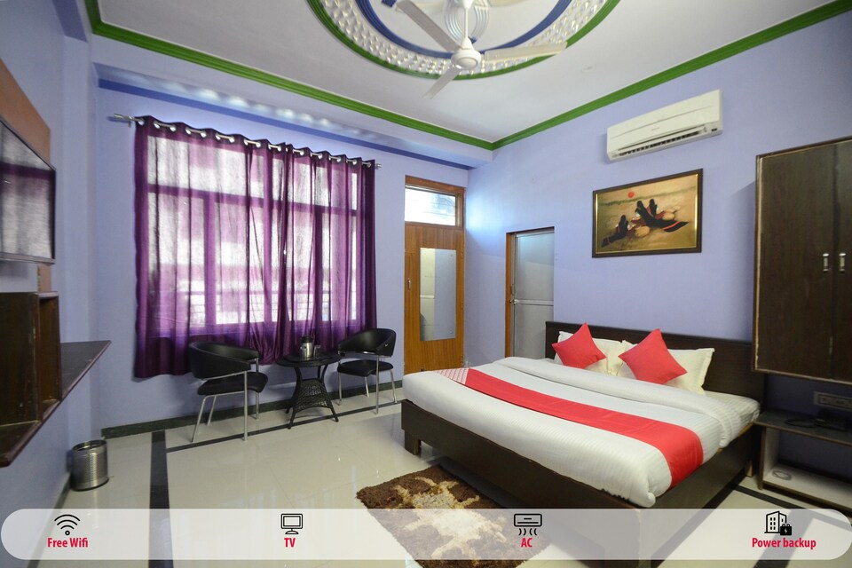 OYO Hotel Blue Moon, Hawa Mahal, Jaipur