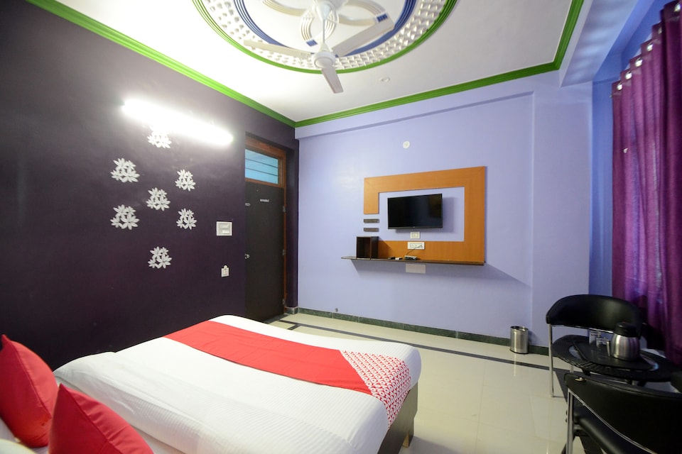 OYO Hotel Blue Moon, Hawa Mahal, Jaipur