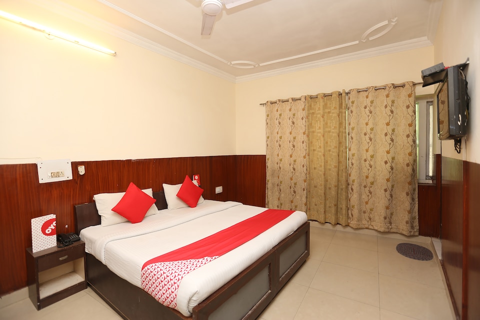 OYO 19452 Hotel Swift Inn, Airport Delhi, Delhi Transit