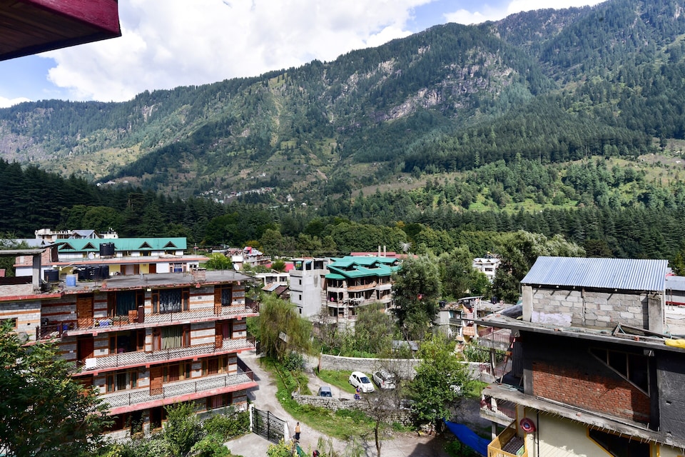 LIVE ON MNL1002, Hadimba Temple Road, Manali