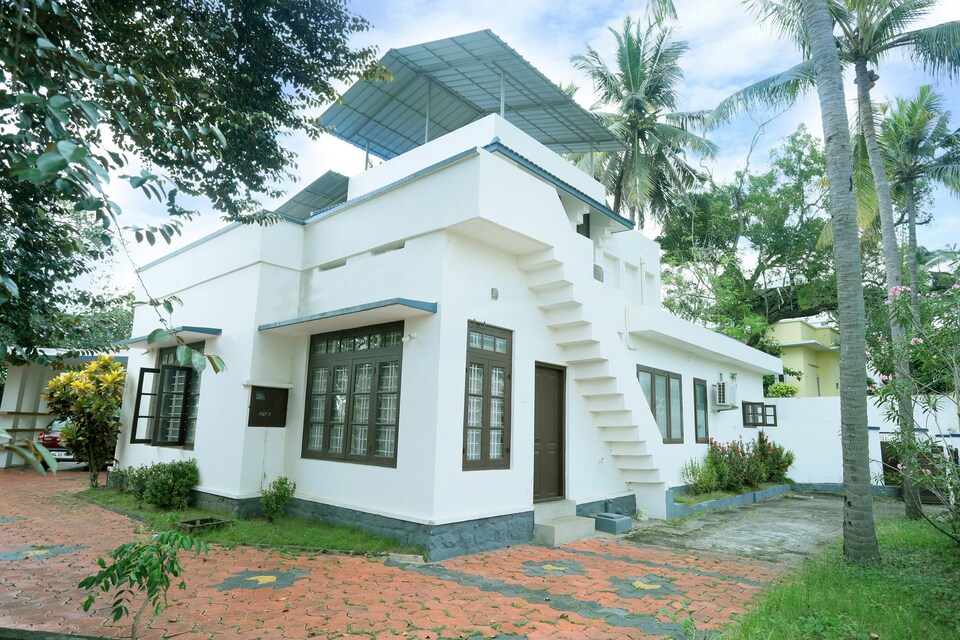 OYO Home 19505 Pushpakam Homestay, Medical College - Pattom, Trivandrum