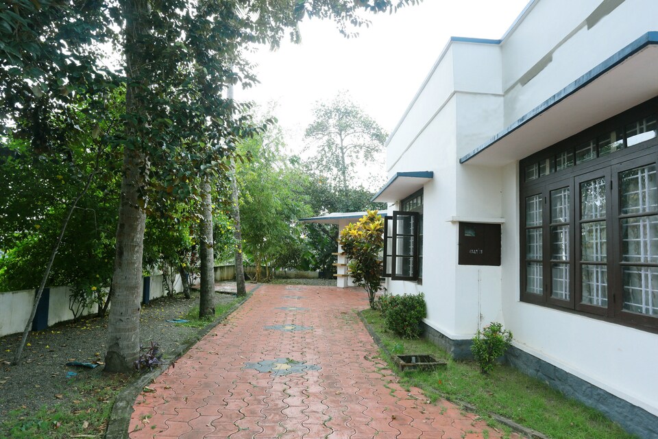 OYO Home 19505 Pushpakam Homestay, Medical College - Pattom, Trivandrum