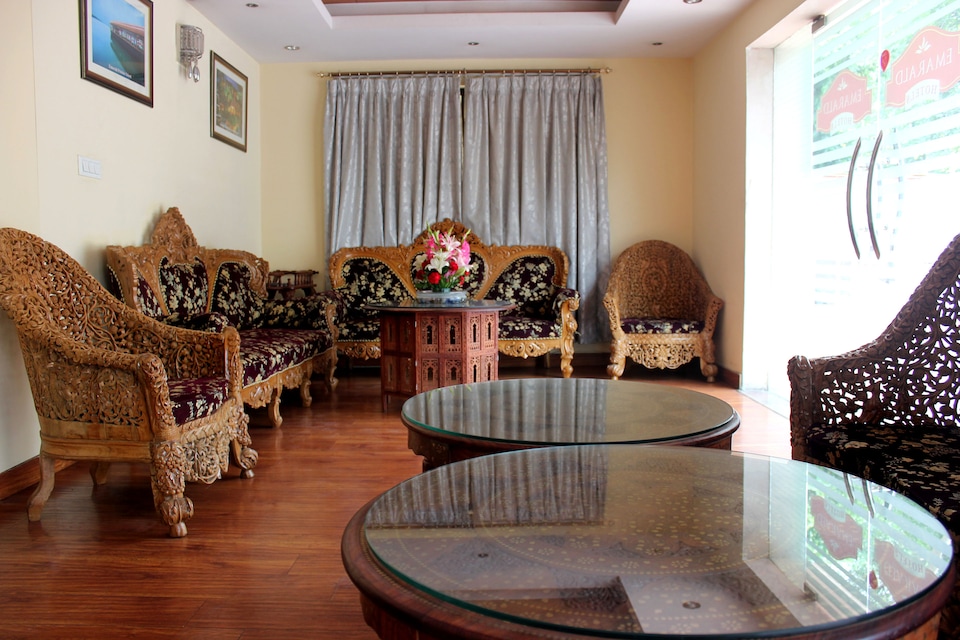 OYO 549 Hotel Emarald, Connaught Place Delhi, Delhi