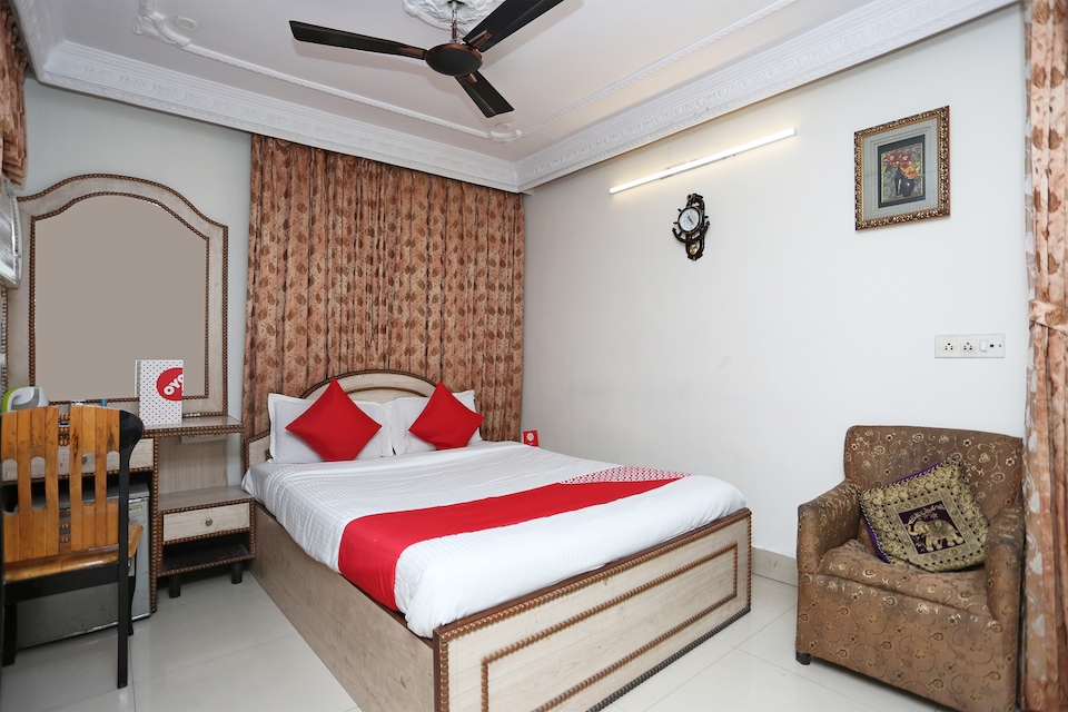 OYO 15971 Heera Holiday Inn, Esplanade Kolkata, Kolkata