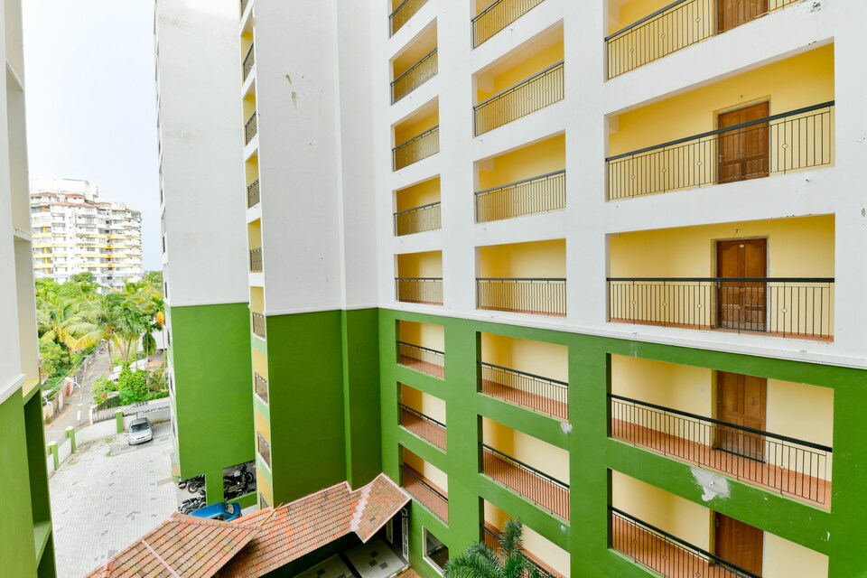 OYO Home 19516 Elegant 3BHK, Kaloor Kochi, Kochi