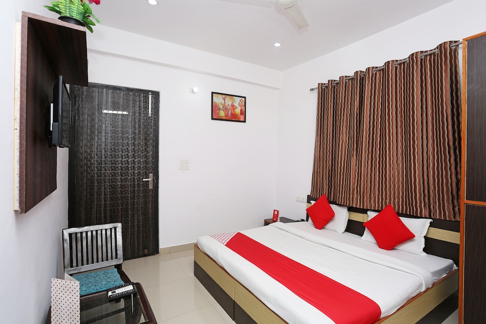 Flagship 19535 Hotel Taj Niwas, Fatehabad Road, Agra