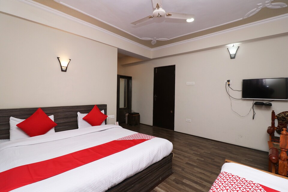 OYO Hotel Royal Bahaar, Munawarabad, Srinagar