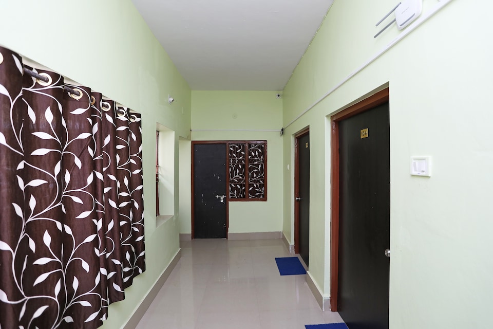 OYO Hotel Rajesh Plaza, Swargdwar Puri, Puri
