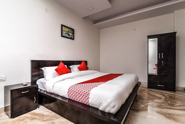 OYO G&m Near Satyam Inox Patel Nagar