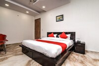 OYO G&m Near Satyam Inox Patel Nagar