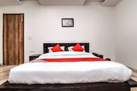 OYO G&m Near Satyam Inox Patel Nagar