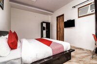 OYO G&m Near Satyam Inox Patel Nagar