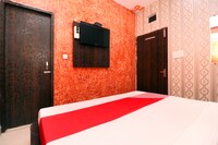 OYO 19565 Hotel Galaxy Saver