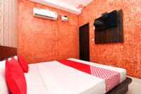 OYO 19565 Hotel Galaxy Saver