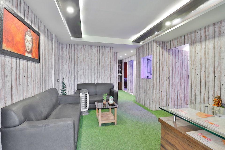 OYO 19637 Hotel Mansi Sherotene, Vapi, Vapi