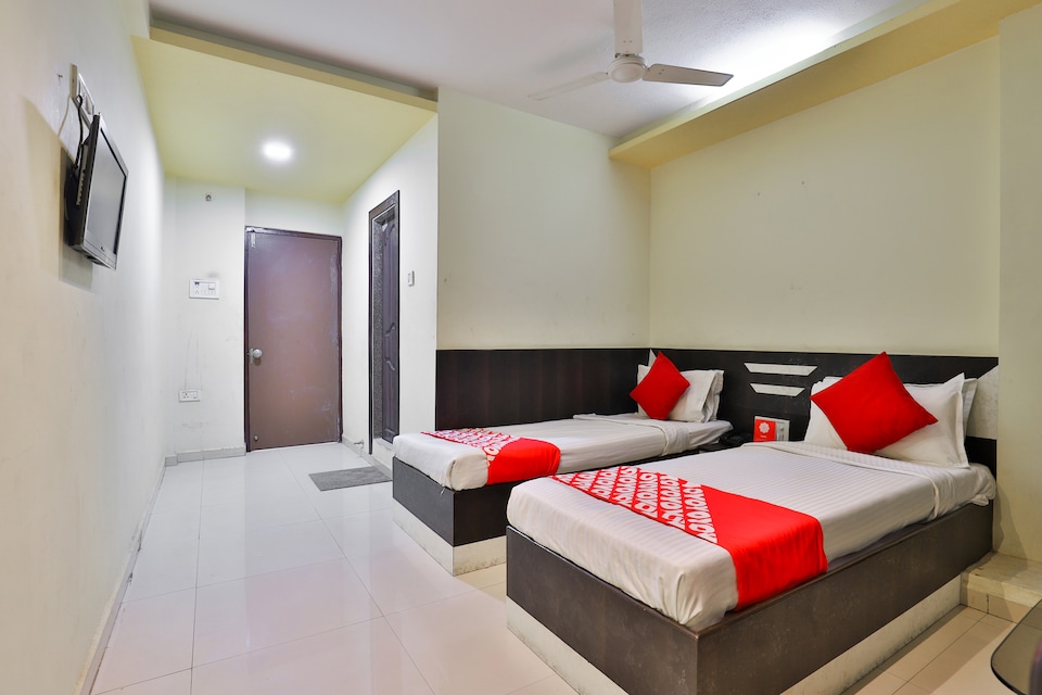 OYO 19637 Hotel Mansi Sherotene, Vapi, Vapi