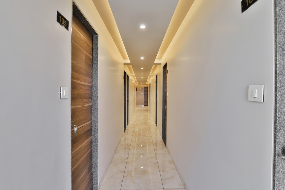 OYO Hotel Vishvam, Adajan, Surat