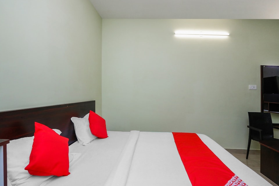 OYO 19658 Surabhi Comforts, Mysore City Center, Mysore