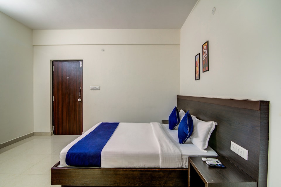 OYO SilverKey 19676 Rr Nagar, Global village Tech Park- Rajarajeshwari Nagar Bangalore, Bangalore