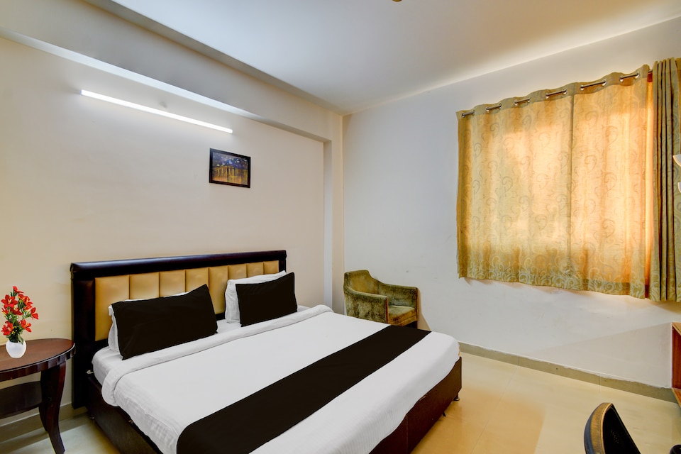 Super Collection O Hi-Tec City Center Metro Station Hyderabad Formerly Hotel Blue Dawn, Madhapur, Hyderabad