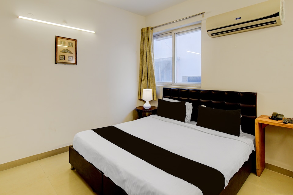 Super Collection O Hi-Tec City Center Metro Station Hyderabad Formerly Hotel Blue Dawn, Madhapur, Hyderabad